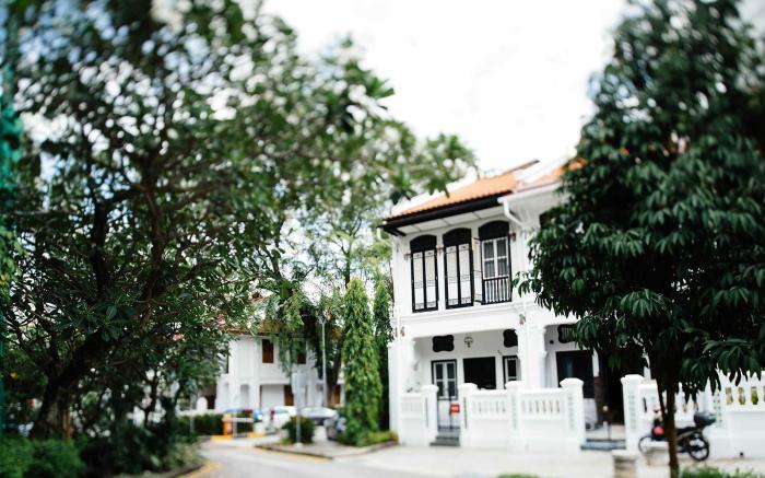 A white house.